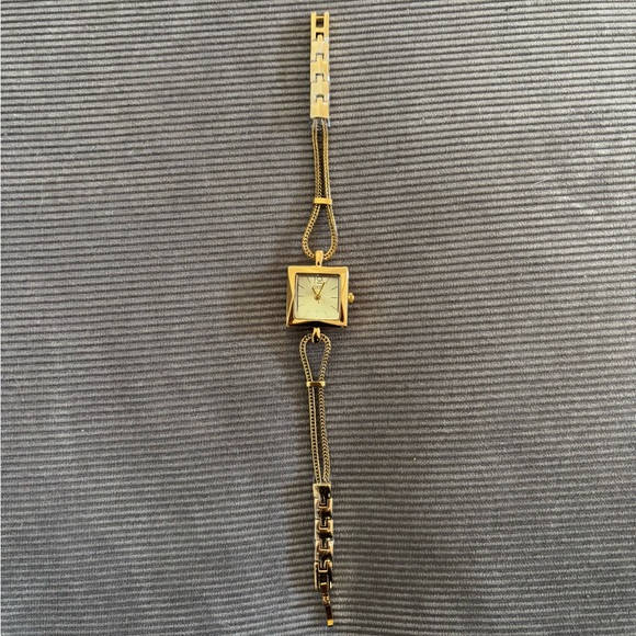 Elegant Gold Square Women's Watch - Picture 6 of 7